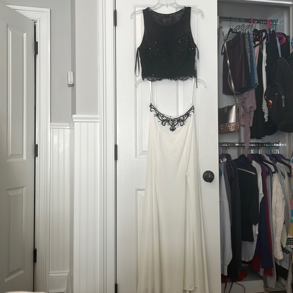 Size 6 temptations 2 piece prom dress
